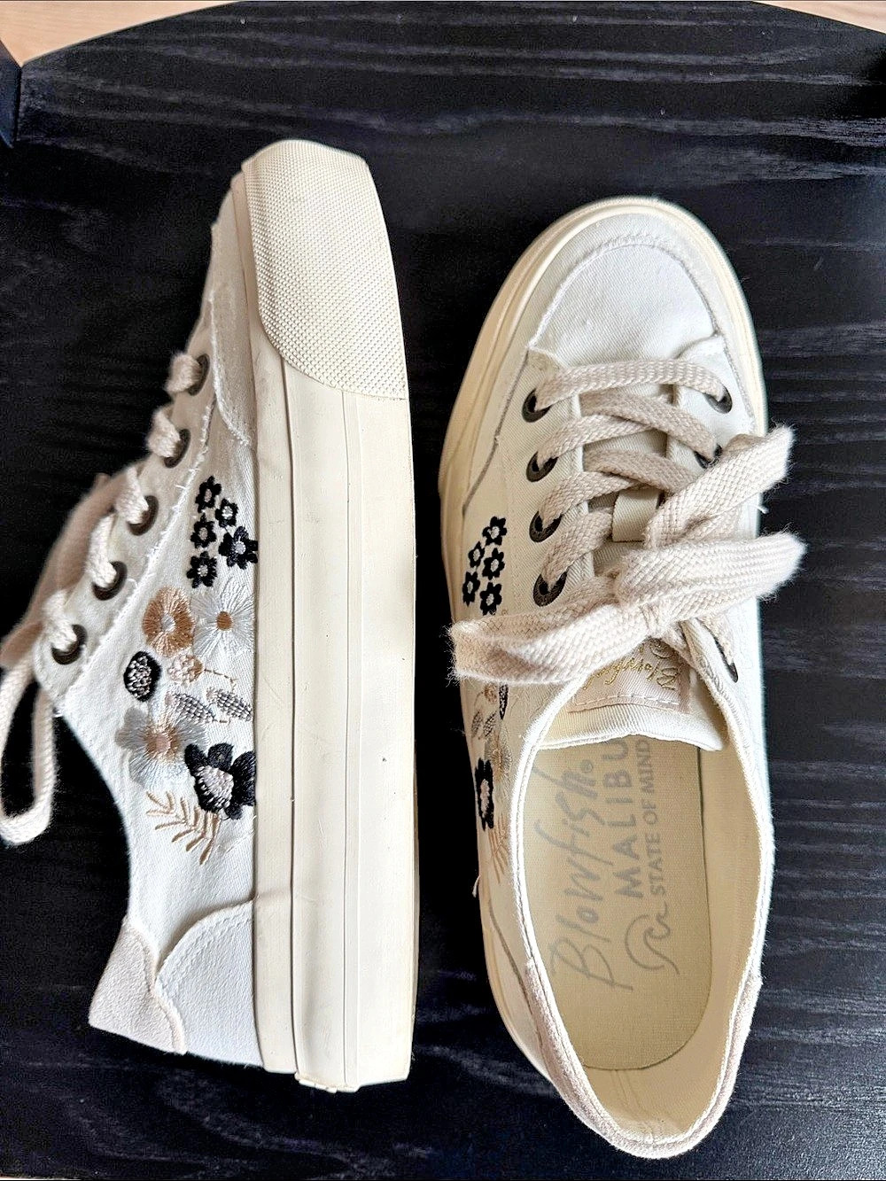 Blowfish Malibu Vivid Sneaker Floral Embroidered US 9